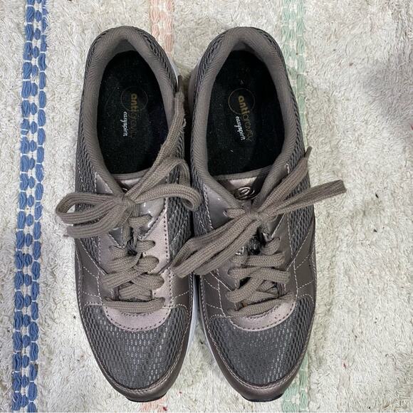 Easy Spirit Bronze Sneakers Size 8N with Cushioned Sole and Breathable Design - Picture 8 of 8